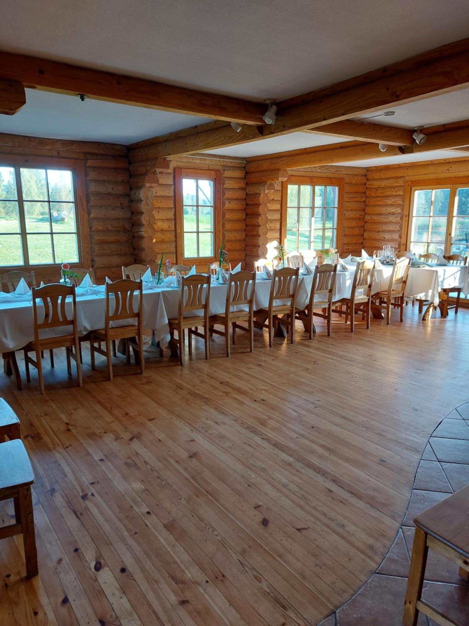 Hotel Jaun-Ievinas Rauna Exteriér fotografie